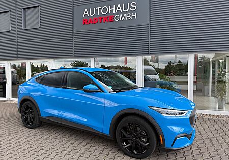Ford Mustang Mach-E 98,7KWh 294 PS + WINTERRÄDER