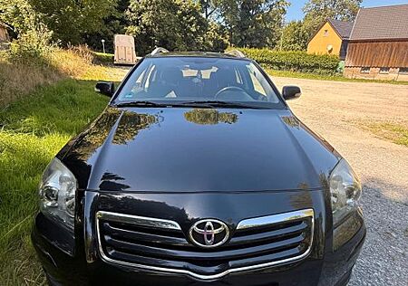 Toyota Avensis Combi 2.0 D-4D -