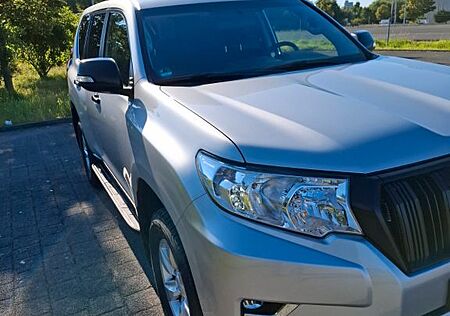 Toyota Land Cruiser 2.8 D-4D Automatik - Kamera, Navi