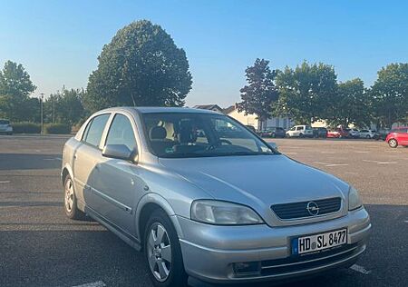 Opel Astra 1.6 Automatik -