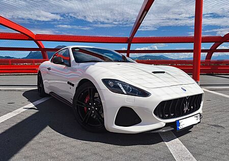 Maserati GranTurismo MC (RARITÄT) Vollcarbon LED Lenkrad