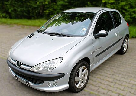 Peugeot 206 1.6 Quiksilver TÜV 1 Jahr viele Neuteile TOP