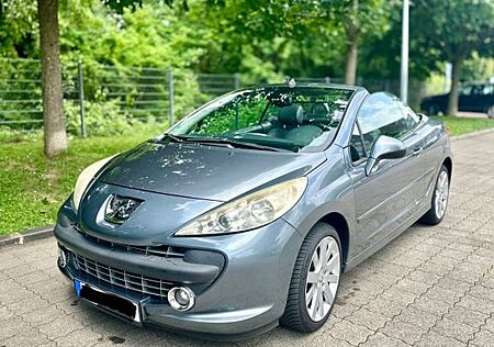 Peugeot 207 CC 17 Zoll ALU, TOP ZUSTAND, LEDER, SHZ,