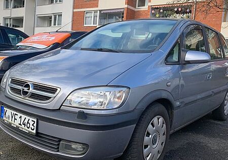Opel Zafira 1.6 -