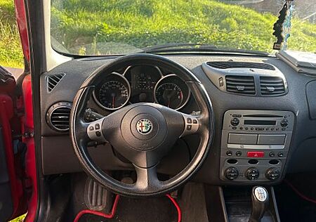 Alfa Romeo 147 2.0 16V Selespeed Distinctive Distinctive