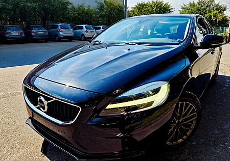 Volvo V40 D2 Momentum KLIMA SHZ LED NAVI-scheckheftg.