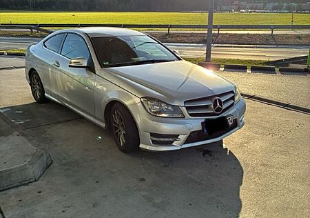 Mercedes-Benz C 180 Coupé AMG Paket