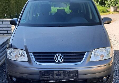 VW Touran Volkswagen 2.0 TDI 103kW DSG Highline Highline