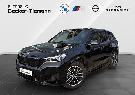 BMW iX1 xDrive30 18" / M Paket / AHK / Pano / Harman