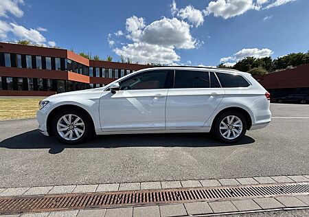 VW Passat Variant Volkswagen 2.0 TDI SCR 140kW DSG Highlin...