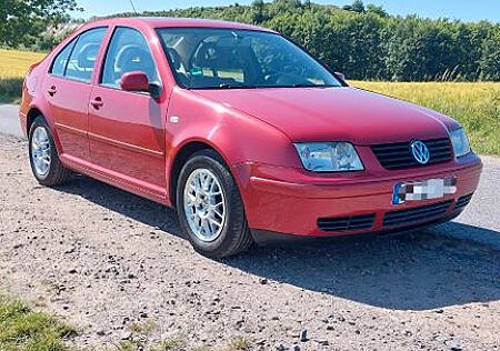 VW Bora Volkswagen Highline Scheckheft rostfrei TÜV 2/27 1.6l