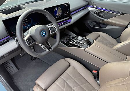 BMW i5 Tour. 40 xDrive M Sport Pro*AHK*Pano*Mokka