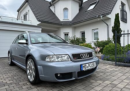 Audi RS4 2.7 quattro -