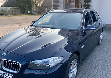 BMW 530d Touring Luxury Line Imperialblau
