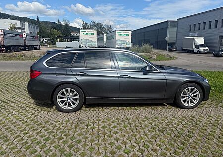 BMW 320i Touring Luxury Line Luxury Line