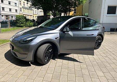 Tesla Model Y Long Range Dual Motor AWD Long Range