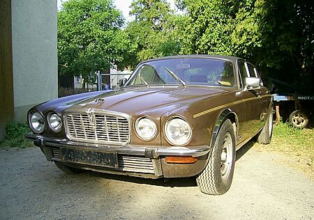 Jaguar XJ12 5.3 V12 Serie 2 LWB (Langversion)