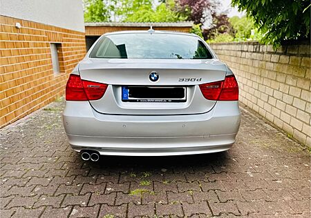 BMW 330d - Facelift Navi Prof. Komfortzug. Xenon ACC