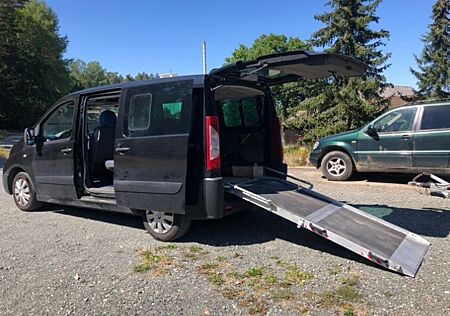 Fiat Scudo mit Rollstuhlrampe