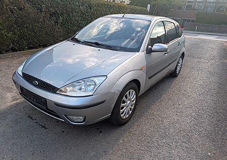 Ford Focus 1.6 - 5 Türer TÜV bis 9/2025