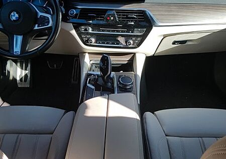 BMW 530i xDrive Touring A -