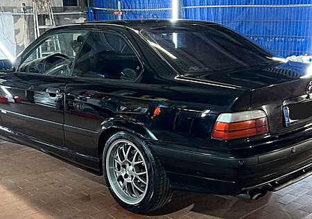 BMW 325i