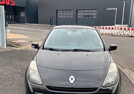 Renault Clio Expression 1.2 16V 75 mit neuem TÜV