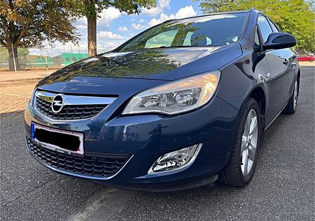 Opel Astra J Sports Tourer Edition, 1. Hand, 54 Tkm !