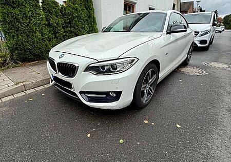 BMW 220i Coupé Sport Line