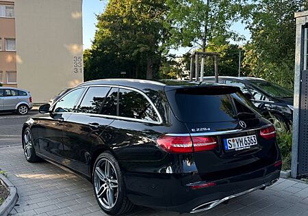 Mercedes-Benz E 220 gebraucht kaufen Mercedes-Benz E 220 d 4MATIC T Autom. -