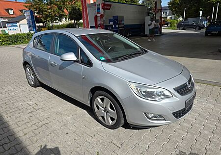 Opel Astra J Lim. 5-trg. Edition * PDC *