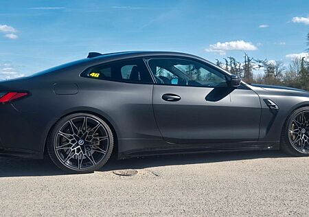 BMW M4 Comp M xDrive | Race Track | Carbon | KW
