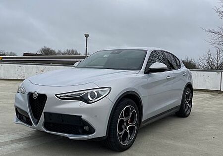 Alfa Romeo Stelvio Q4 AT8 VELOCE Paket AHK Leder ROT