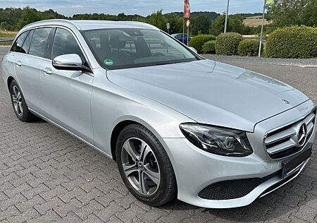Mercedes-Benz E 220 E220d, AHK, CARPLAY, MULTIBEAM, MB-Garantie