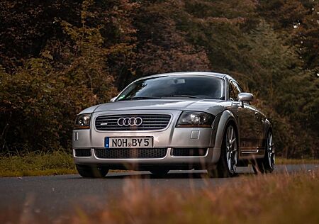 Audi TT Coupe 1.8T quattro 165 kW -
