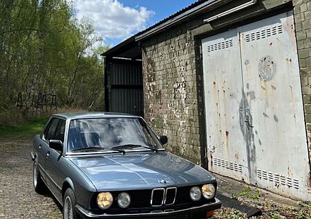 BMW 520i E28