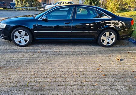 Audi A8 3.2 tiptronic quattro -