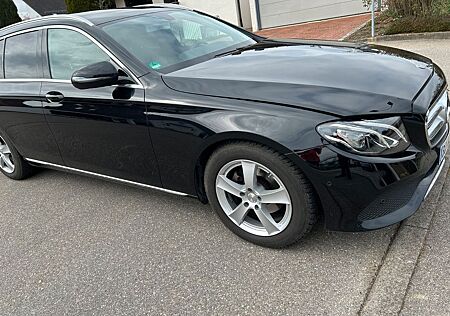 Mercedes-Benz E 200 T Autom. - wenig Km - Avantgarde / 8-fach