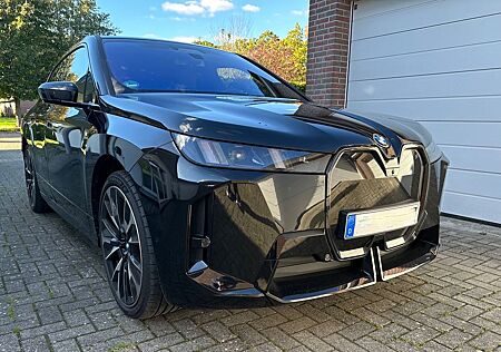 BMW iX xDrive60| Komplett Voll| NP 131.190 €