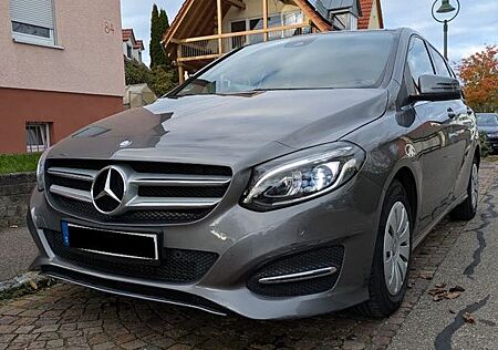 Mercedes-Benz B 180 D - 86.000 KM
