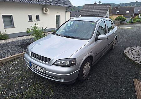 Opel Astra 1.6 -