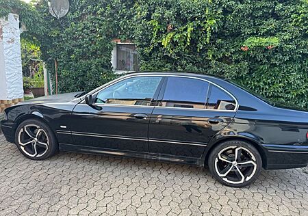 BMW 525i A -