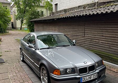 BMW 318iS Coupe
