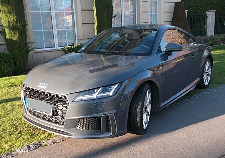 Audi TT 40 TFSI S tronic 24.000 km. Wie neu!