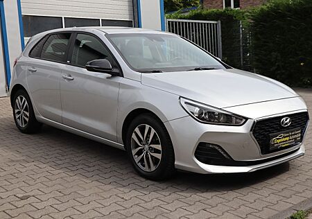 Hyundai i30 1.4 YES! AUTM./NAVI/SHZ/ALLW./PDC/CAM