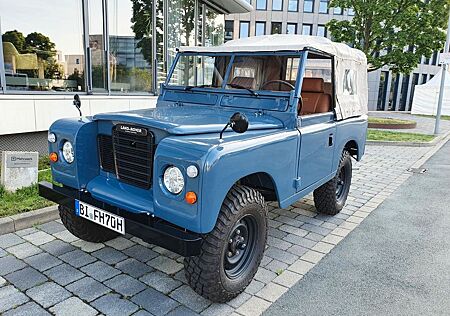Land Rover Defender LR 88 SERIE III