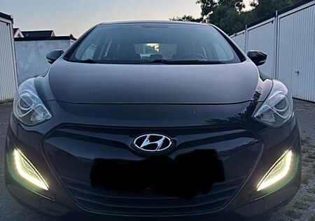 Hyundai i30 1.6 Style Klimaautom. Sitzh. Keyless