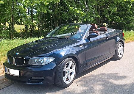 BMW 118i Cabrio mit AHK Windschott Garagenfahrzeug