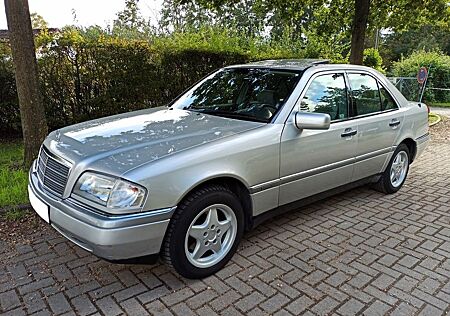 Mercedes-Benz C 180 Elegance I-Hand Scheckheft bei Mercedes...