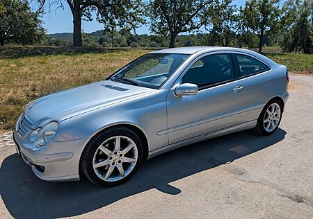 Mercedes-Benz CLC 230 -